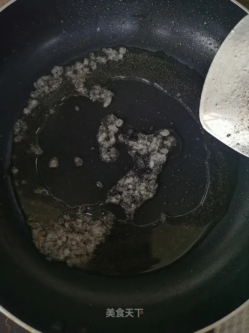 黄焖鸡:肉质细嫩,汤汁浓郁,拌饭真的是太香了!