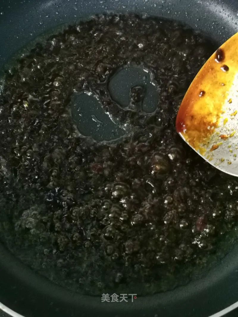 黄焖鸡:肉质细嫩,汤汁浓郁,拌饭真的是太香了!