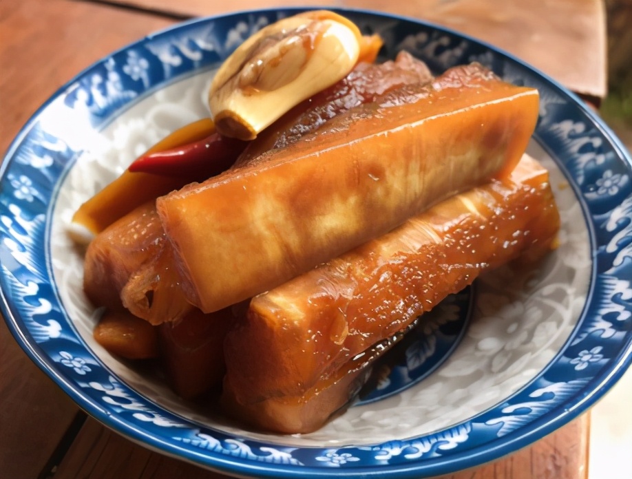 家常酱萝卜,泡一晚上就能吃,脆爽咸香入味,怎么搭配吃都香