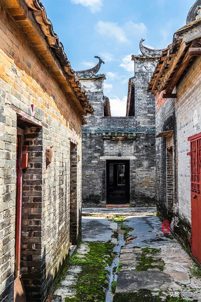 一个玄机重重的“八卦村”,竟用屋墙来做村庄围墙,小偷都会迷路