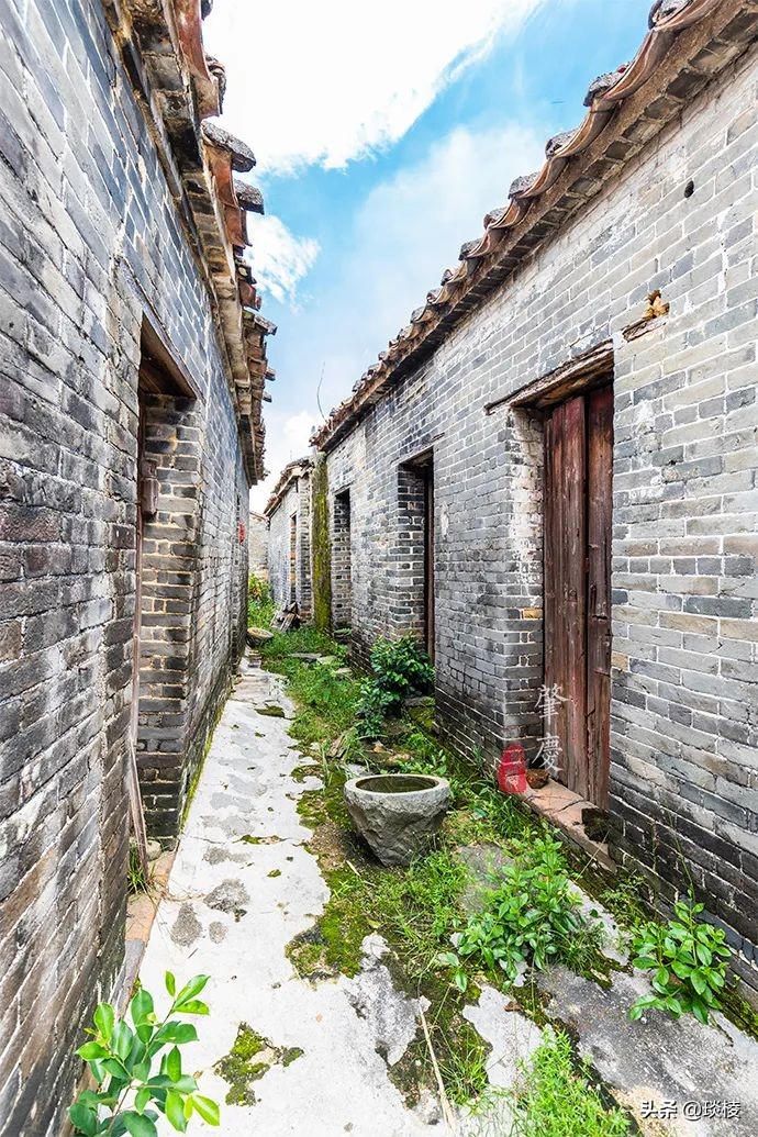 一个玄机重重的“八卦村”,竟用屋墙来做村庄围墙,小偷都会迷路