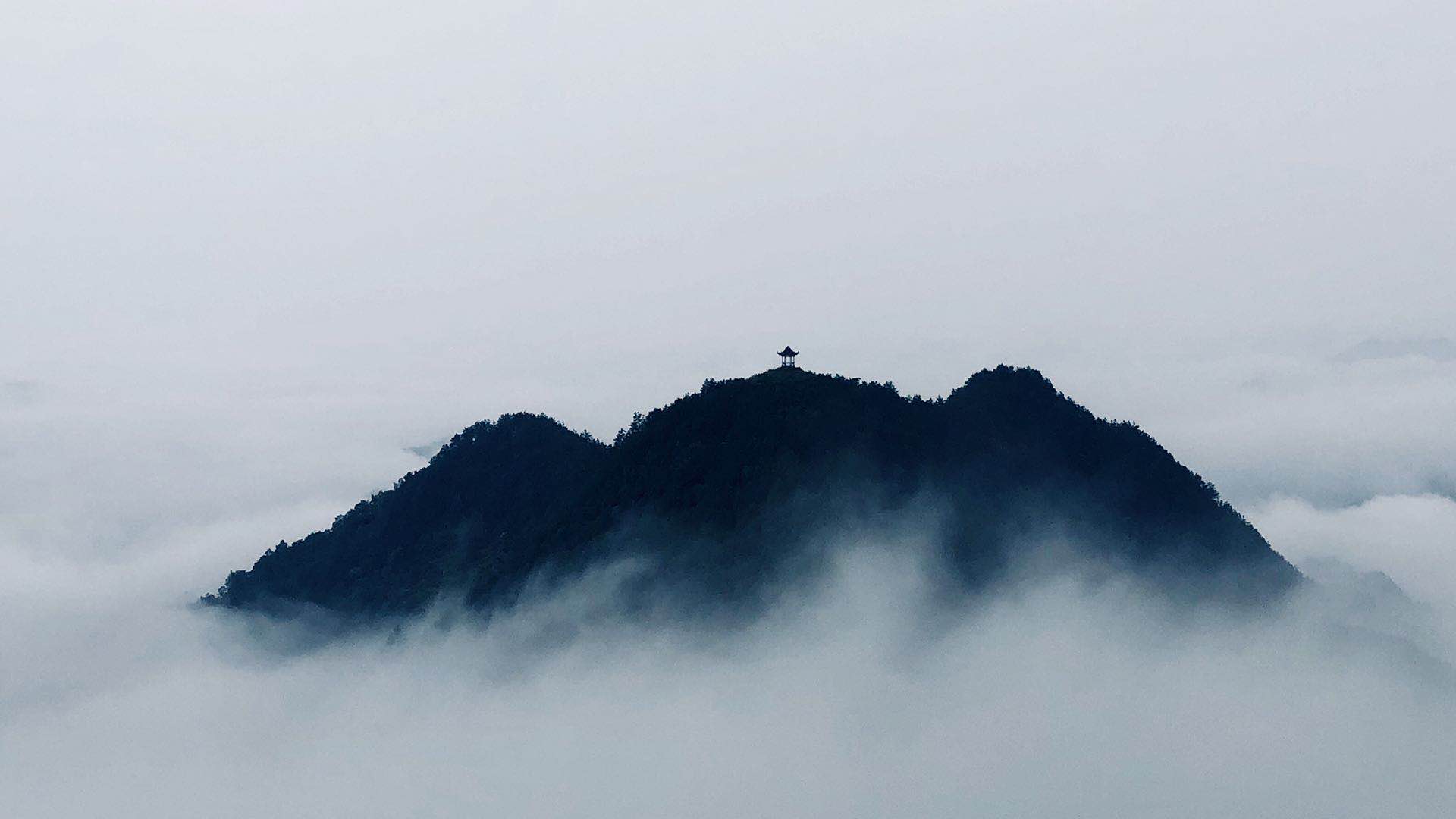 安徽不知名的小山村，1万块钱就能买栋土楼，经常可以看到云海