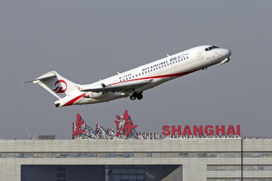 一二三航空公司首架ARJ21飞机首航。 本文图片均为东方航空 图