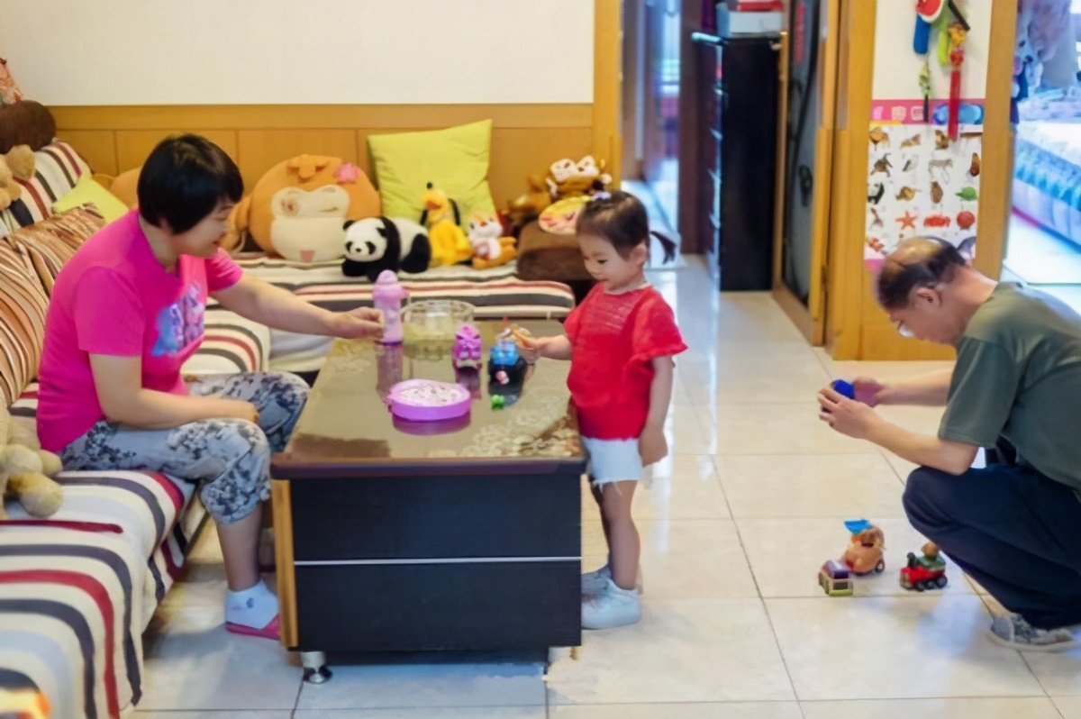 老人这些“假带娃”的行为,正在伤害孩子,父母再忙也要自己带