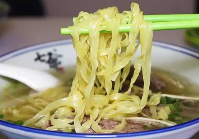 胃经常反酸、胀气,早起后多吃4种碱性食物,能养胃促消化