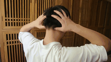 颈椎酸痛怎么办?只需2分钟,中医师教你放松颈椎 | 每日一穴