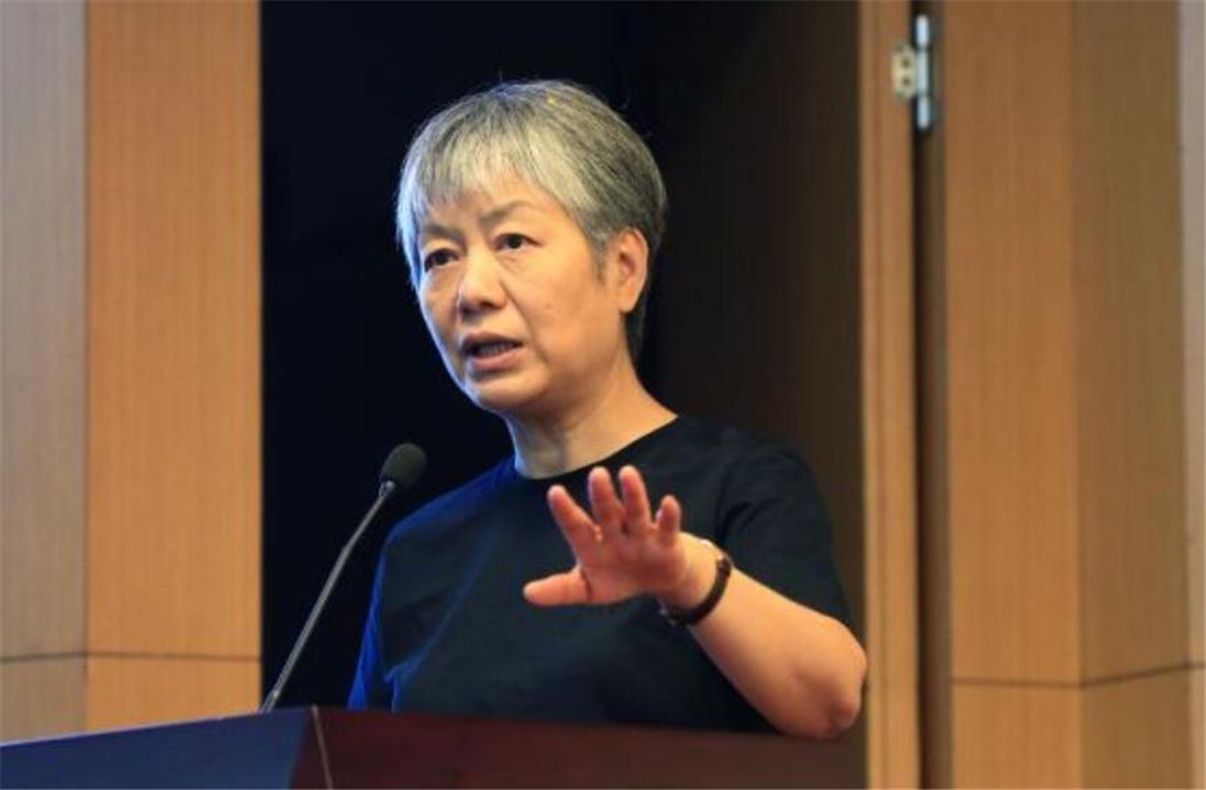 李玫瑾坦言,“情商低”的孩子,父母都有这3种特征,怨不了别人