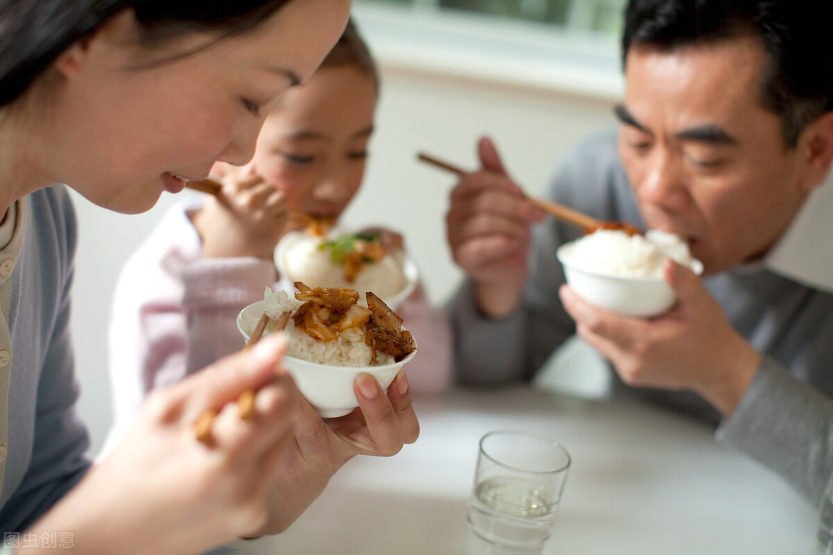 饮食方面不可大意,这6个影响健康的饮食坏习惯,越早改正越好