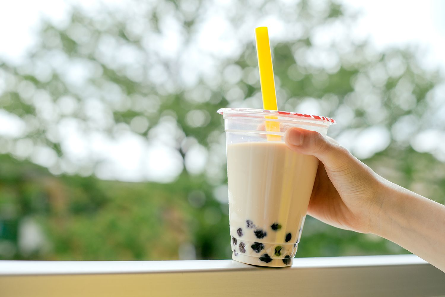 人民网:22岁女孩每日一杯奶茶喝进ICU,奶茶到底有多可怕?