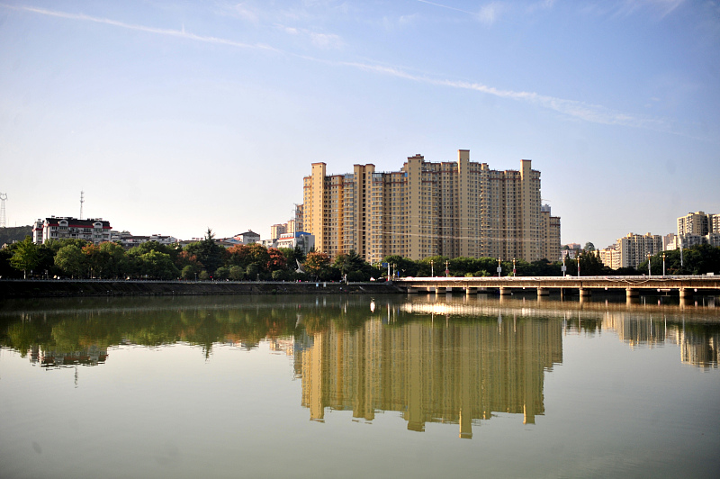 楼市格局发生改变?两大市场给出信号,三类房产或将难以脱手