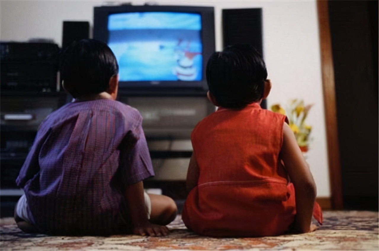 哈佛大学研究：“看电视”和“不看电视”的孩子，长大后差距很大