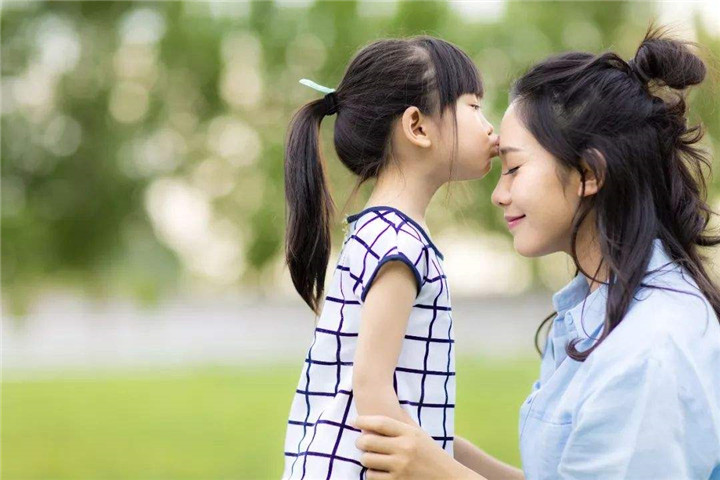 孩子有这3种“懂事”行为,家长别盲目高兴,多半是情商低的表现