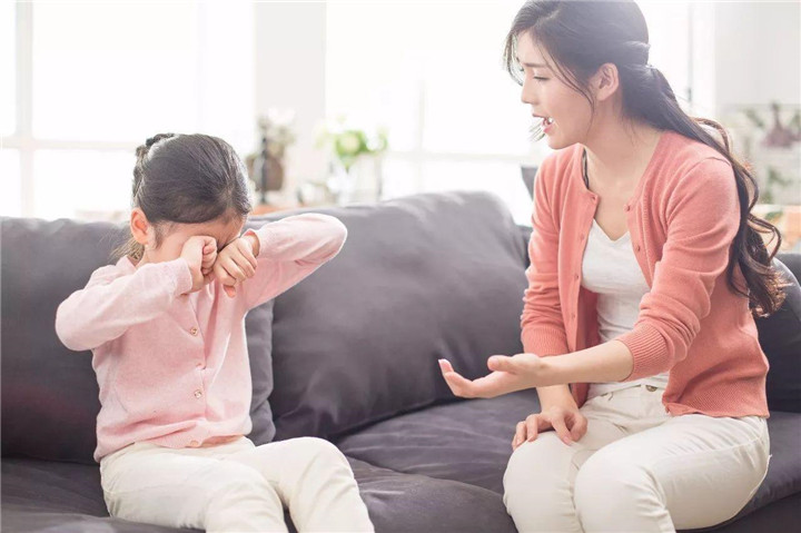 孩子有这3种“懂事”行为,家长别盲目高兴,多半是情商低的表现