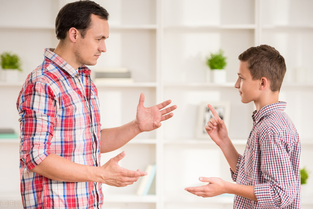 孩子一生必经的3个叛逆期:家长与其“硬碰硬”,不如以退为进