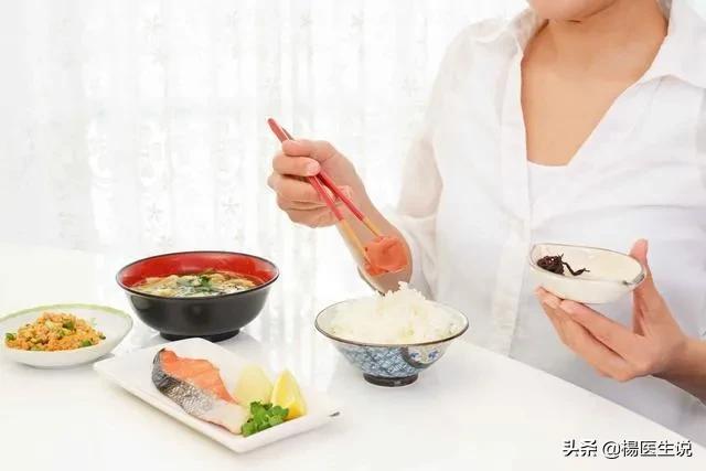 坚持不吃晚饭真的是养生吗?别被“洗脑”了,这4点影响要知道!