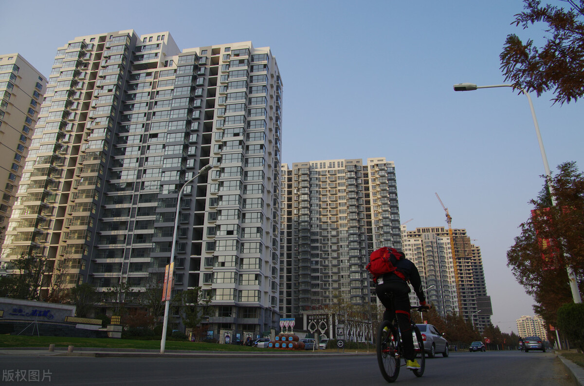 房价上涨房租下跌,楼市是否会在“资本通胀”的漩涡中越陷越深?
