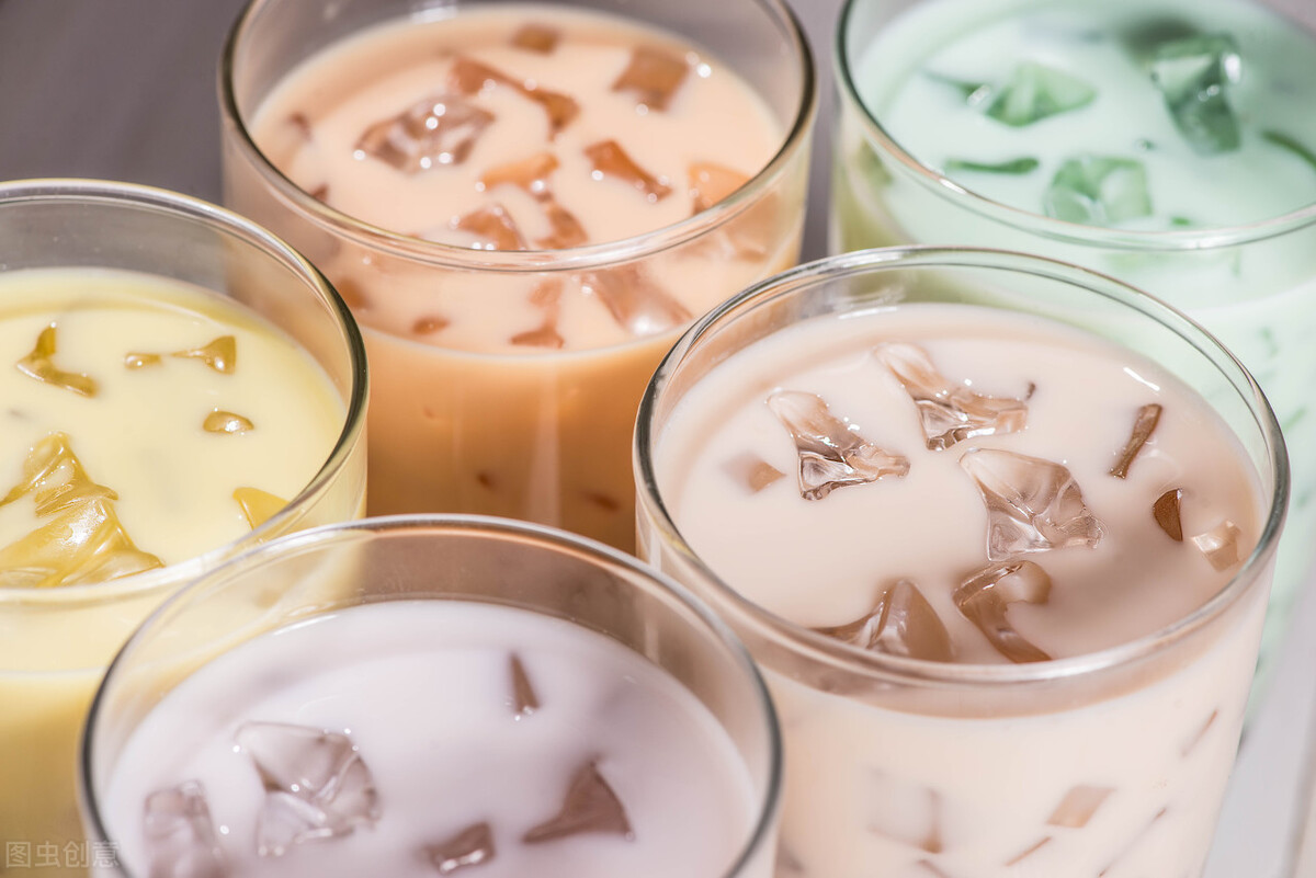 这4种“水”,或不利于健康,中老年人要少喝,有没有你爱喝的?