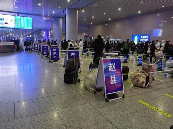 各县(市、区)在出站大厅设置的接待点