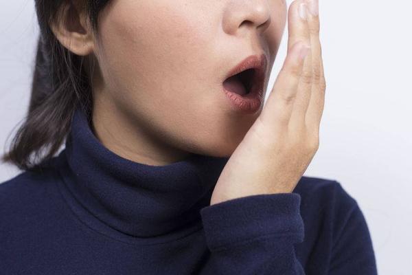 若你的肝不好,嘴部可能会出现这4个现象,你观察过吗?