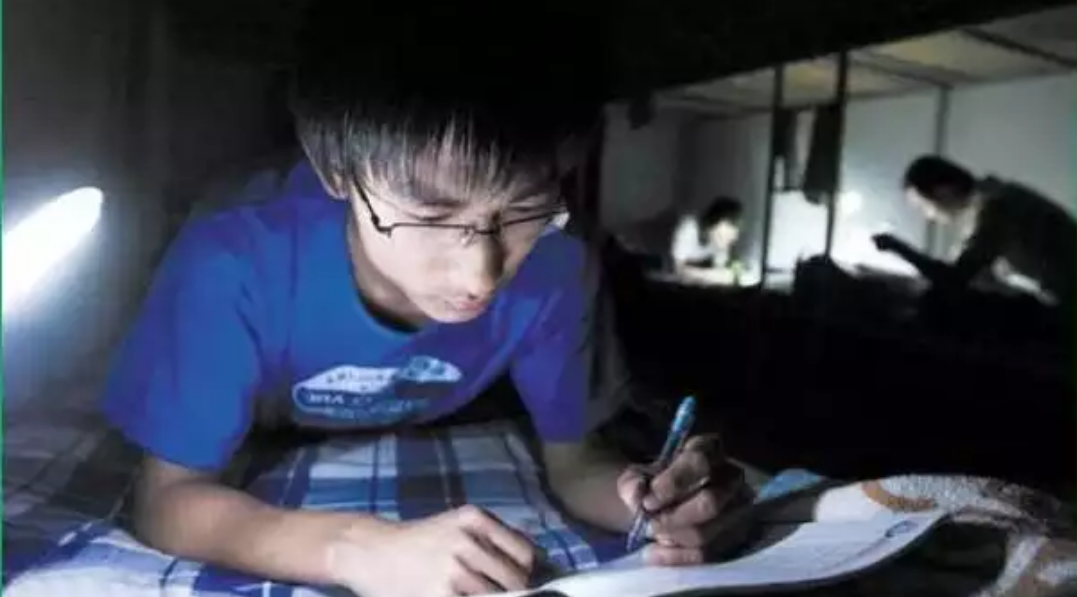 几点睡算熬夜?终于被证实:这2种睡觉方式,都不是真正的熬夜