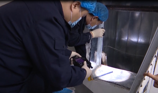 △嫌疑人进入时使用的位于步梯旁的通风口