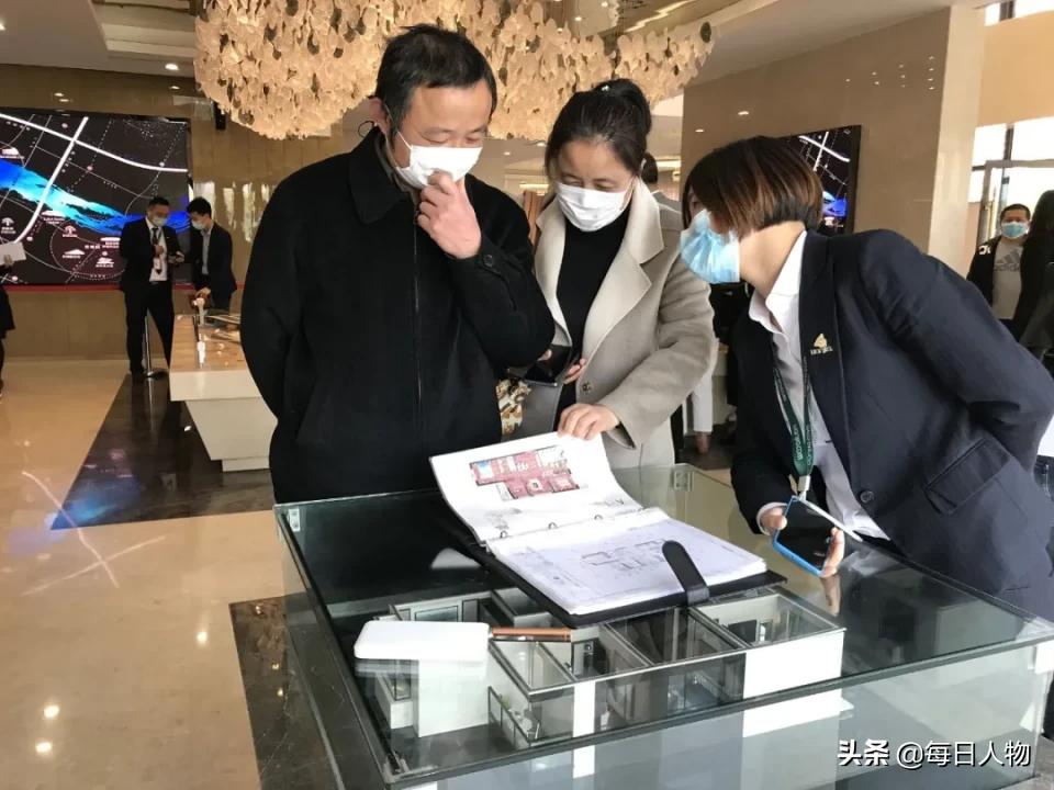 上海楼市魔幻60天:10人抢一套房,房东频频跳价,客户认涨