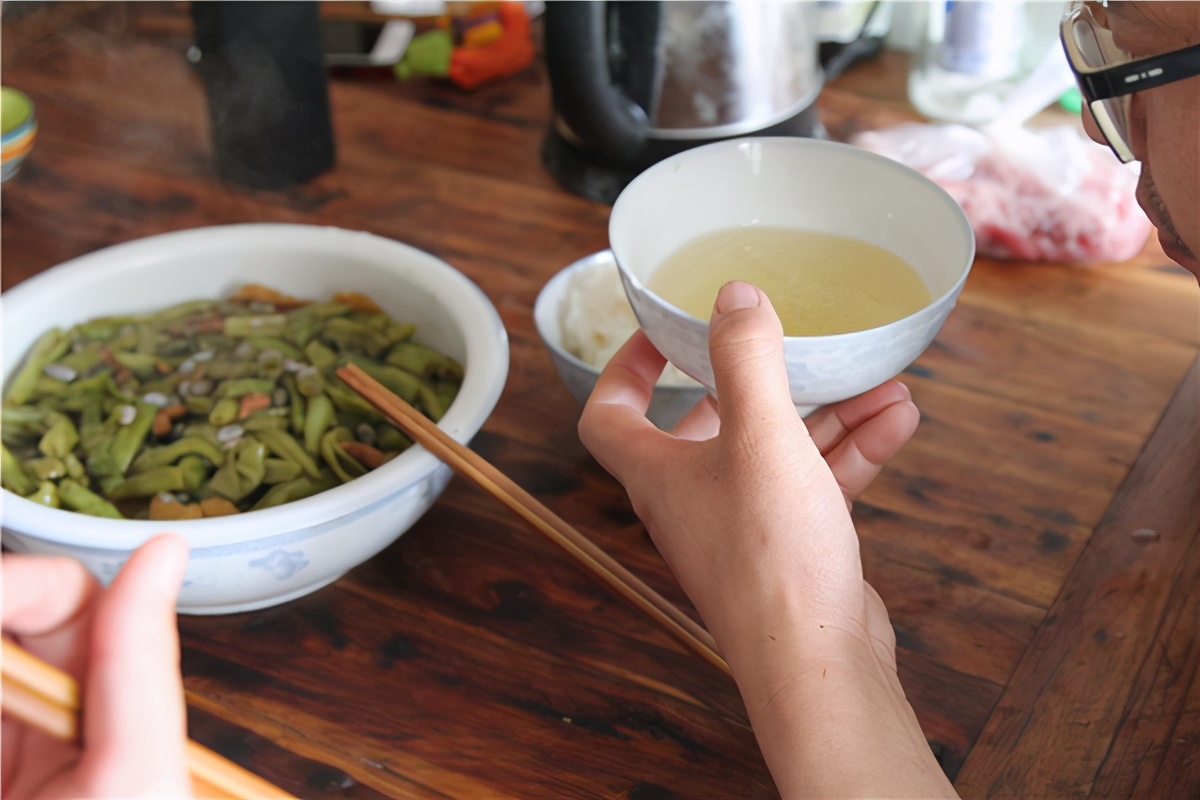 有痛风,什么要多吃、什么不能吃,医生告诉你,让你饮食少走弯路