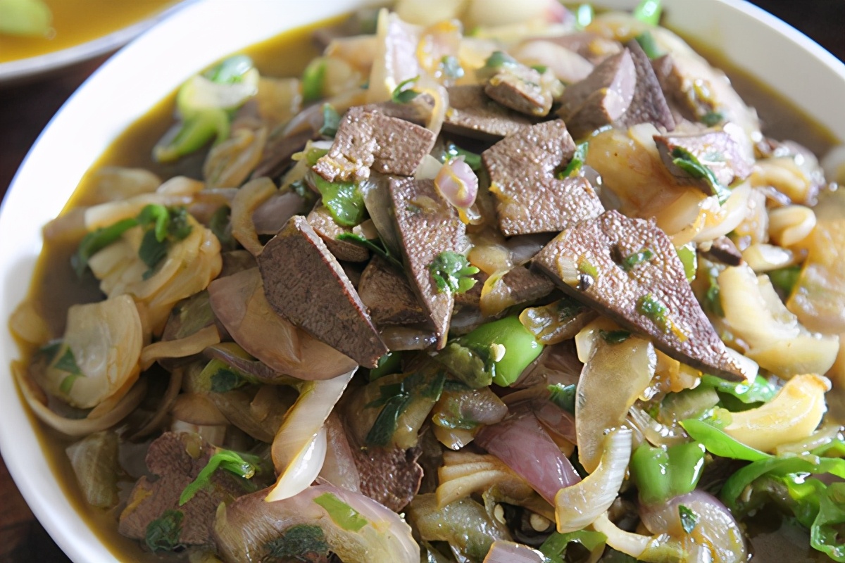 有痛风,什么要多吃、什么不能吃,医生告诉你,让你饮食少走弯路