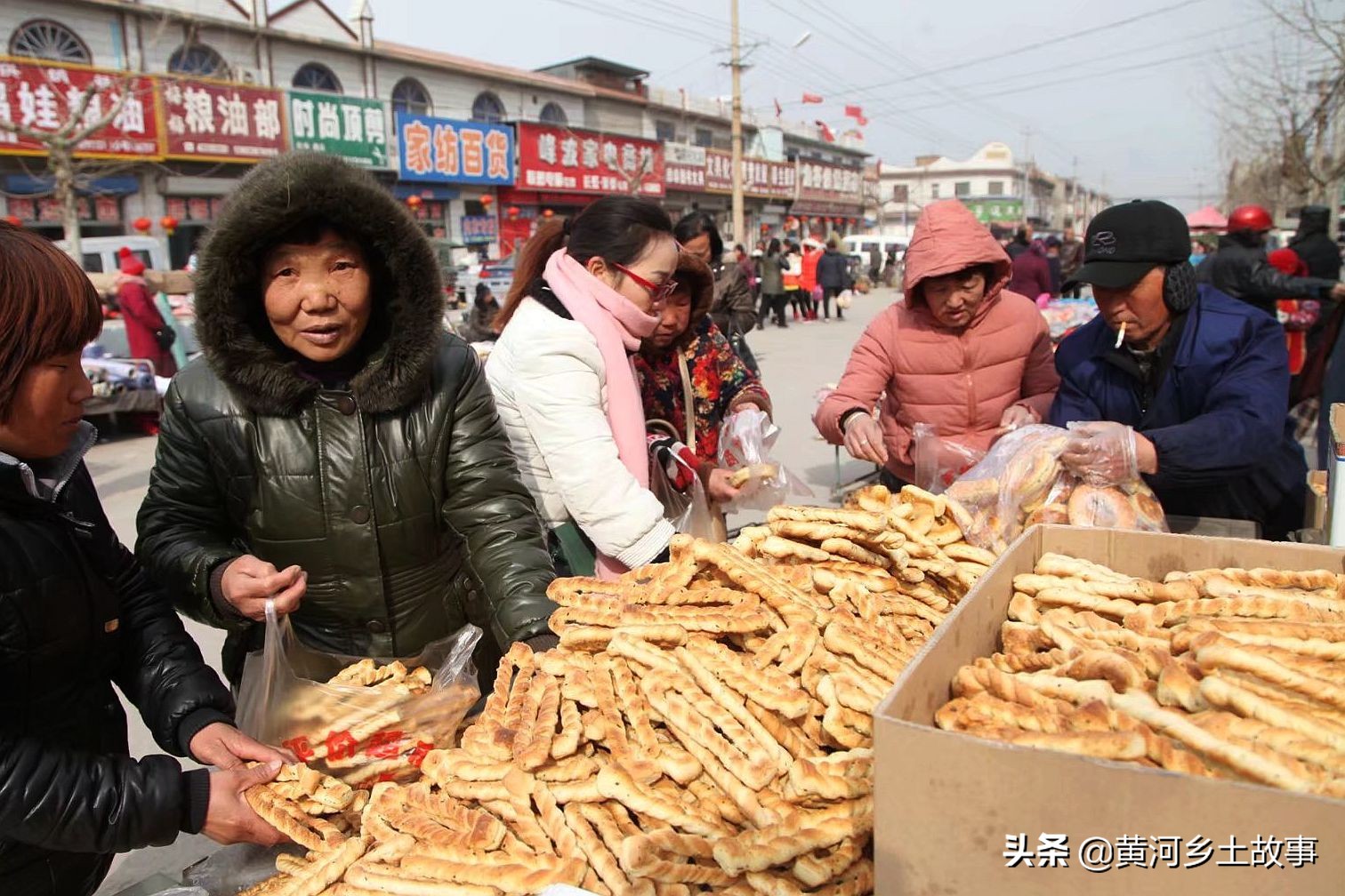 黄河边赶年集,10种传统美食小吃很诱人,你吃过几个?