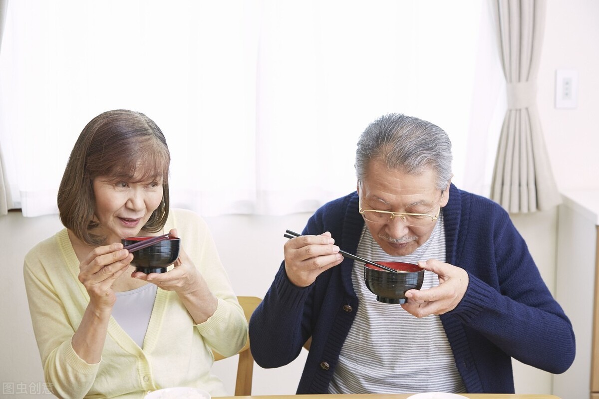 60岁之后保持健康长寿?应当补充5种营养,有一种也是好的