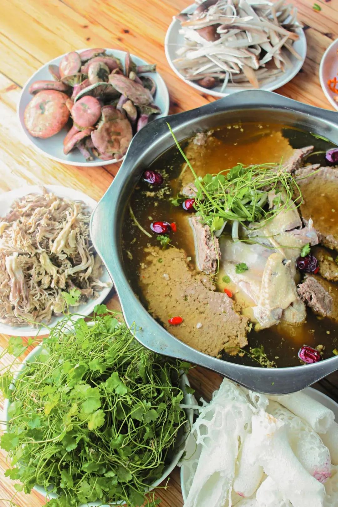这里有8道贵州特色菜品，风味地道，这个冬天吃暖胃又下饭
