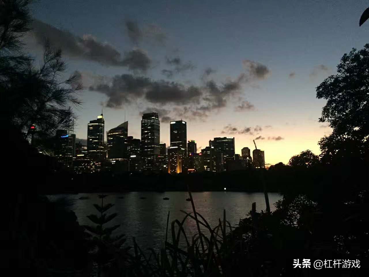 央行最新报告:货币政策继续“泼冷水”,楼市“稳”定了