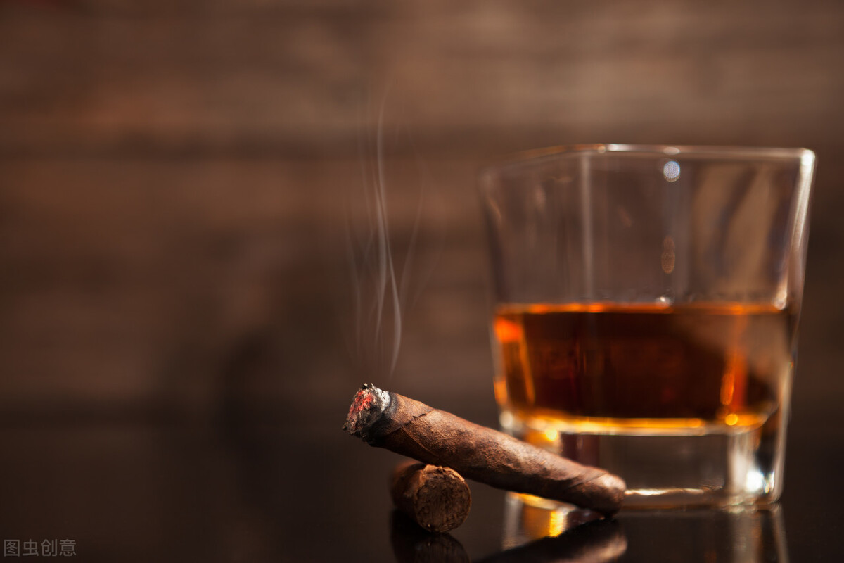 耳鸣的痛苦只有自己知道,该怎么缓解?医生请你远离8大耳鸣诱因