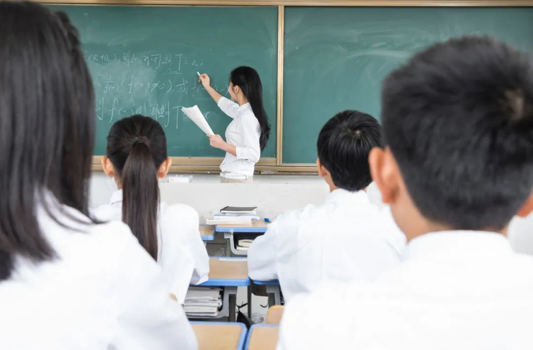 学生玻璃心、身体素质差、不抗挫……我们的教育怎么了?