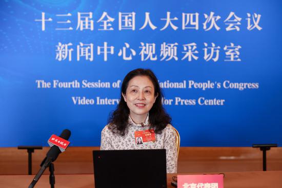 齐玫代表
