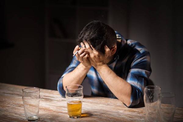 一天喝3次酒和3天喝一次酒,哪种更伤身?别再贪杯才是对的
