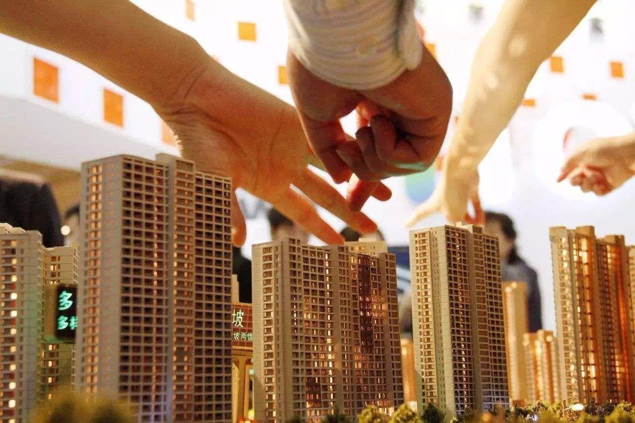 楼市陷入迷雾,“存量房”还没卖完,为啥房企又在积极囤地?