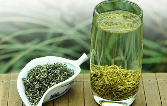 绿茶好处多多,喝的不对一样伤身