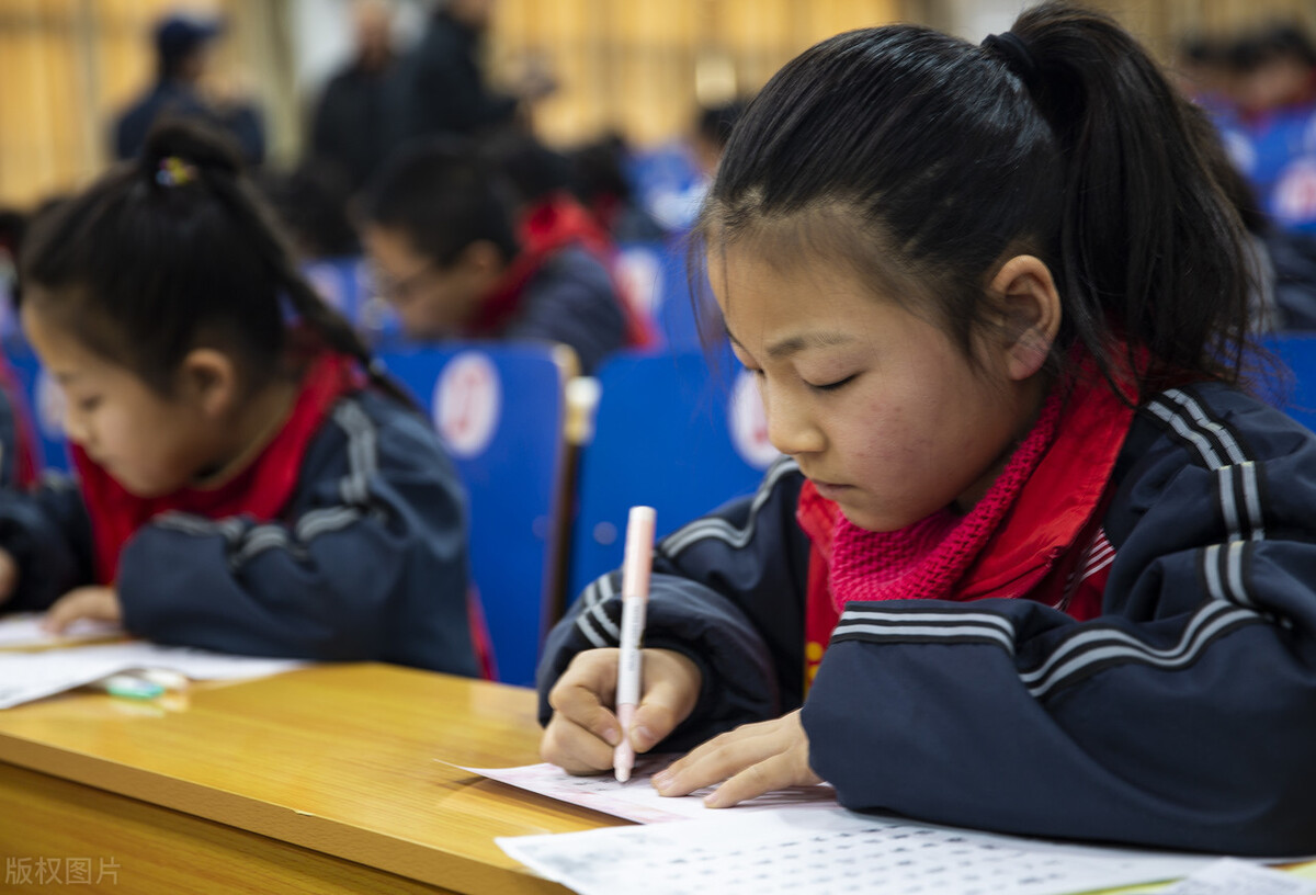 一家3子皆博士,父母坦言教子诀窍:在3件事上,要装“看不到”