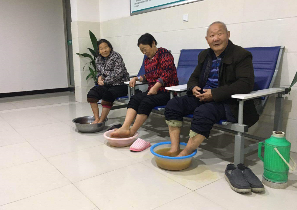 腿是人体第二“心脏”,建议老年人:日常做好3件事,老得慢