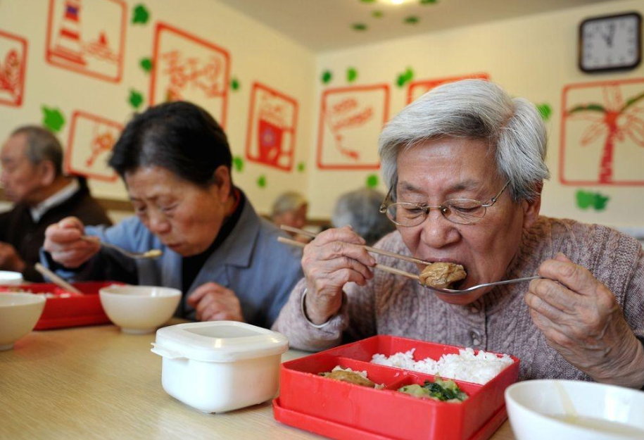 腿是人体第二“心脏”,建议老年人:日常做好3件事,老得慢