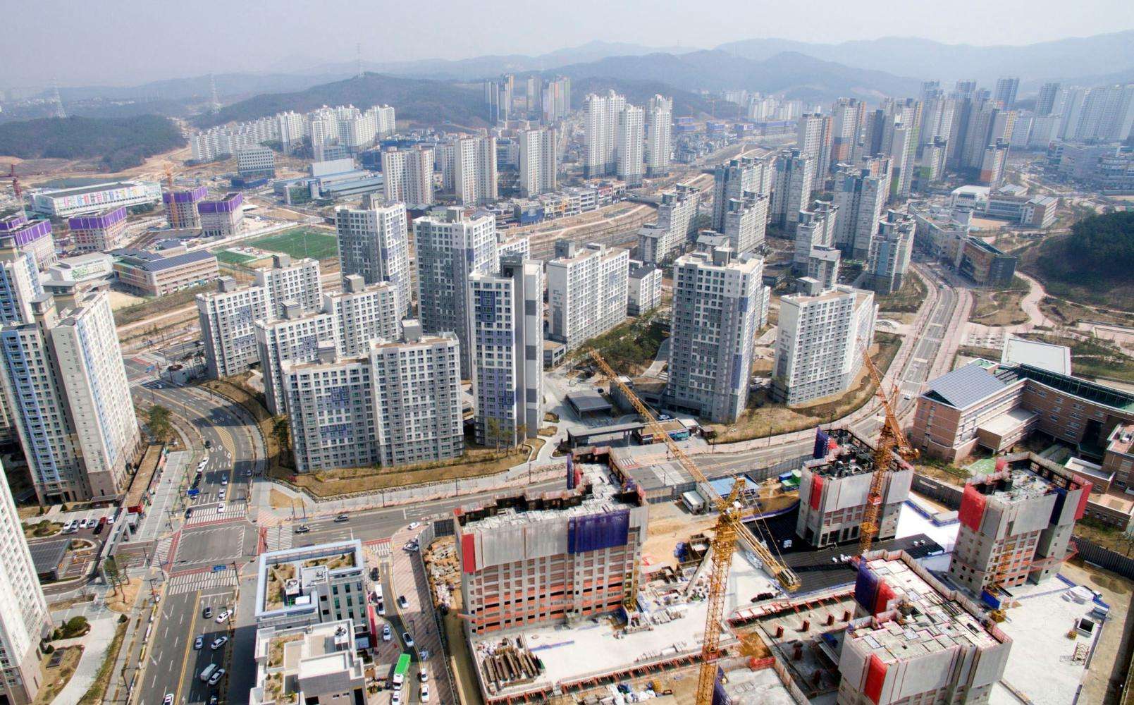 房价恐再现波动?楼市新出现的3大现象值得注意,事关刚需购房者