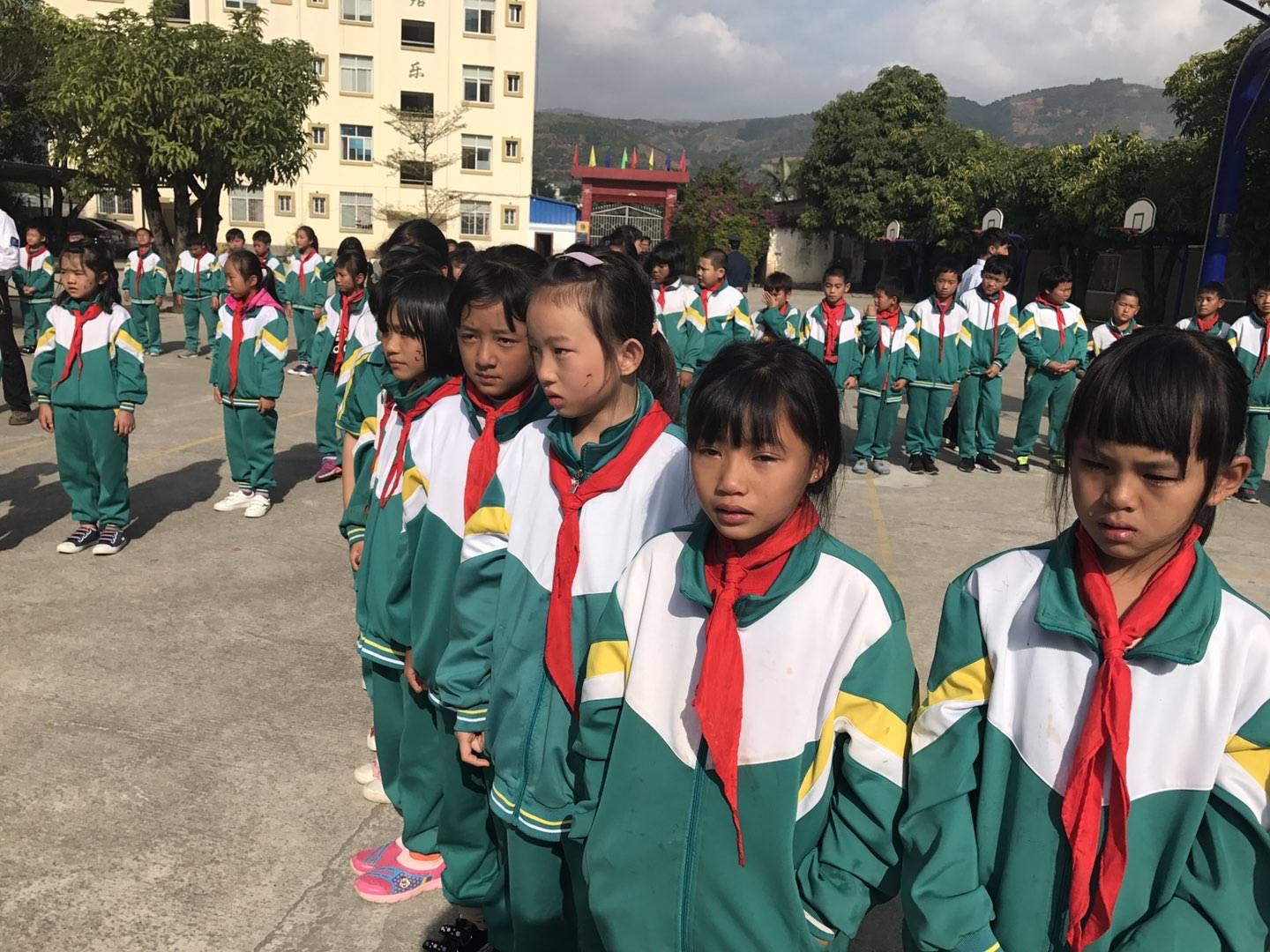 比起“爸爸成摆设”,更伤人的是“盲目指责”!对比后好心疼