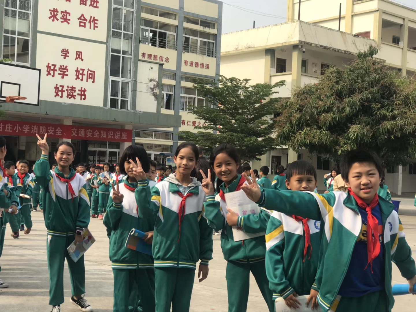 比起“爸爸成摆设”,更伤人的是“盲目指责”!对比后好心疼