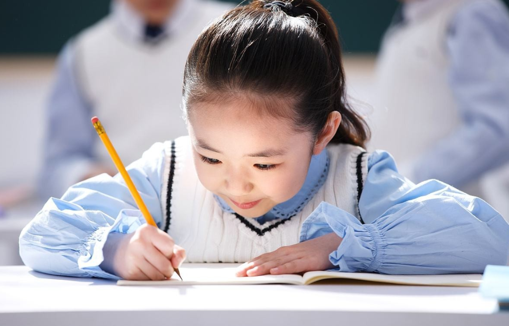 美国心理学家坦言:高智商儿童确实有共同点,但是和遗传关系不大