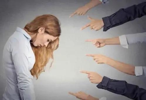 肝不好的人,眼睛会出卖你!警惕这些信号