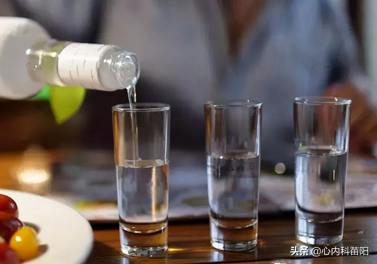 中年男子不吃肉吃素食却突发脑梗,这些现象可能是脑梗的先兆