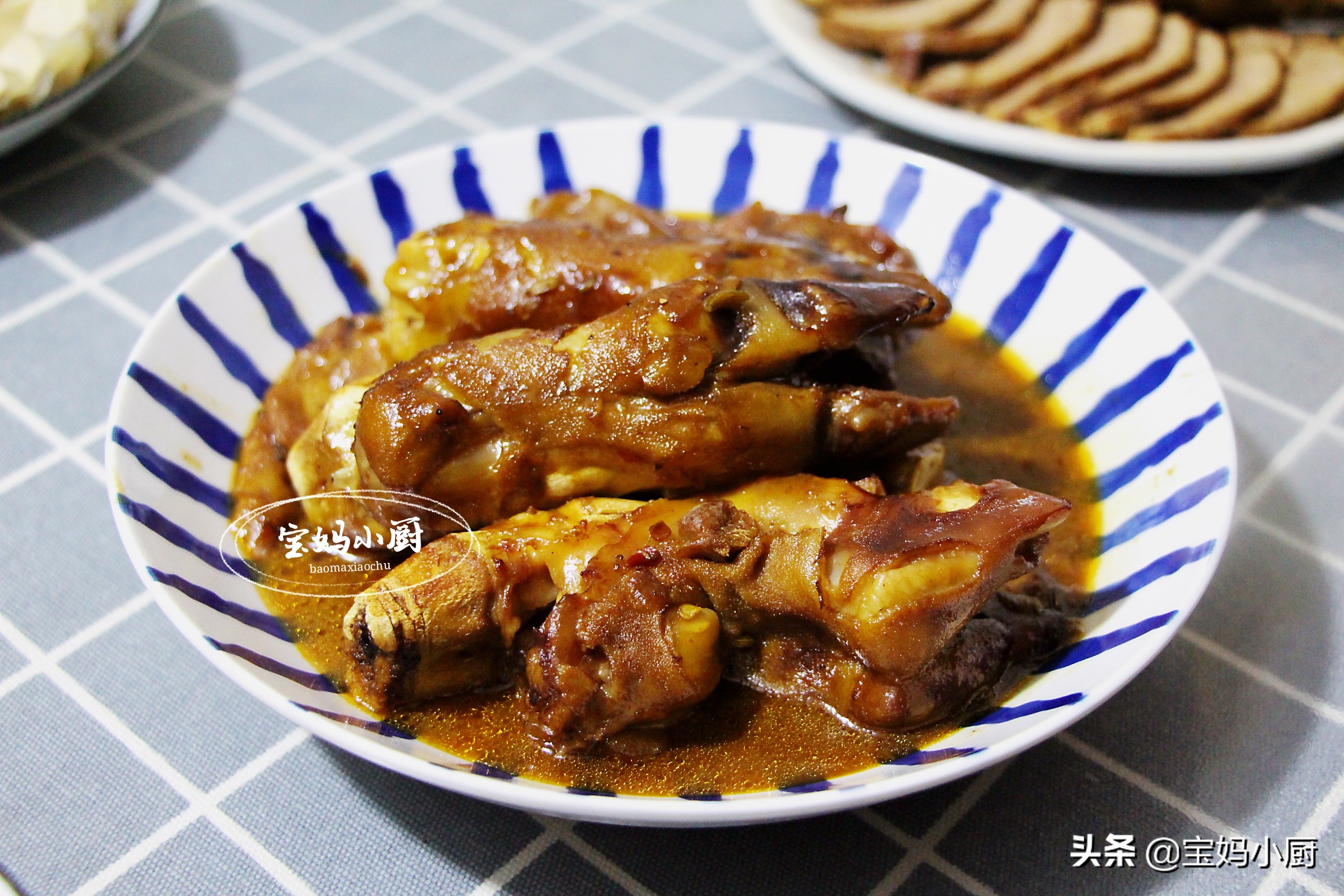朋友一家来拜年,宝妈做了10道菜招待,家乡美食,比吃饭馆舒服