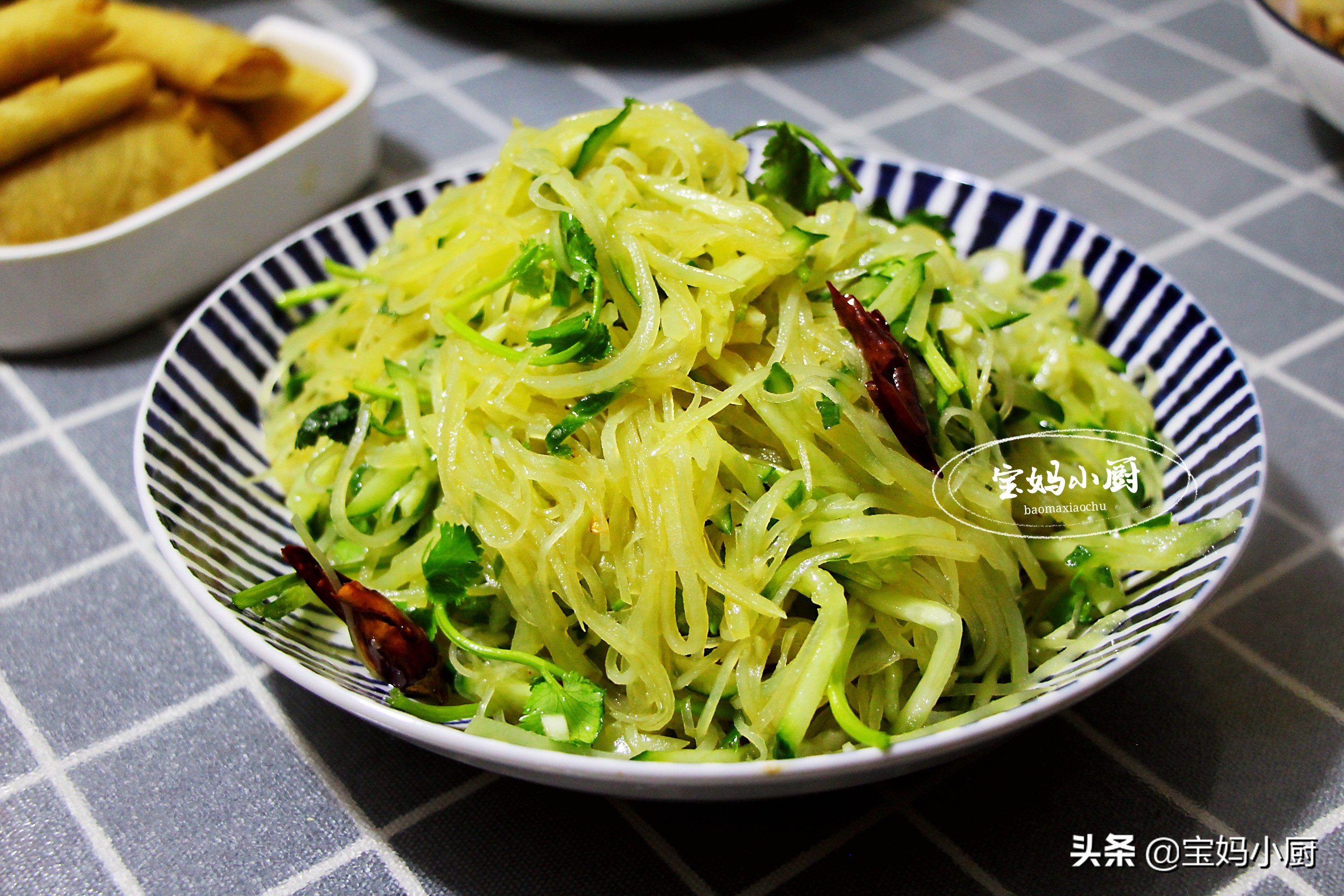 朋友一家来拜年,宝妈做了10道菜招待,家乡美食,比吃饭馆舒服