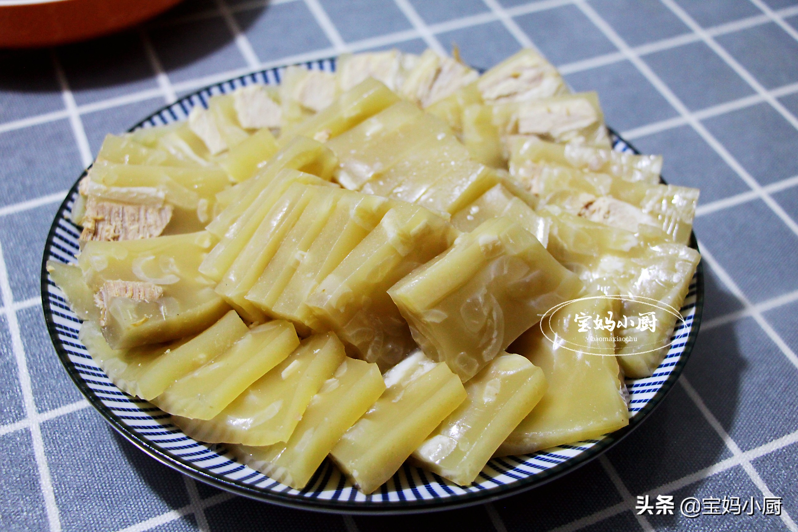 朋友一家来拜年,宝妈做了10道菜招待,家乡美食,比吃饭馆舒服